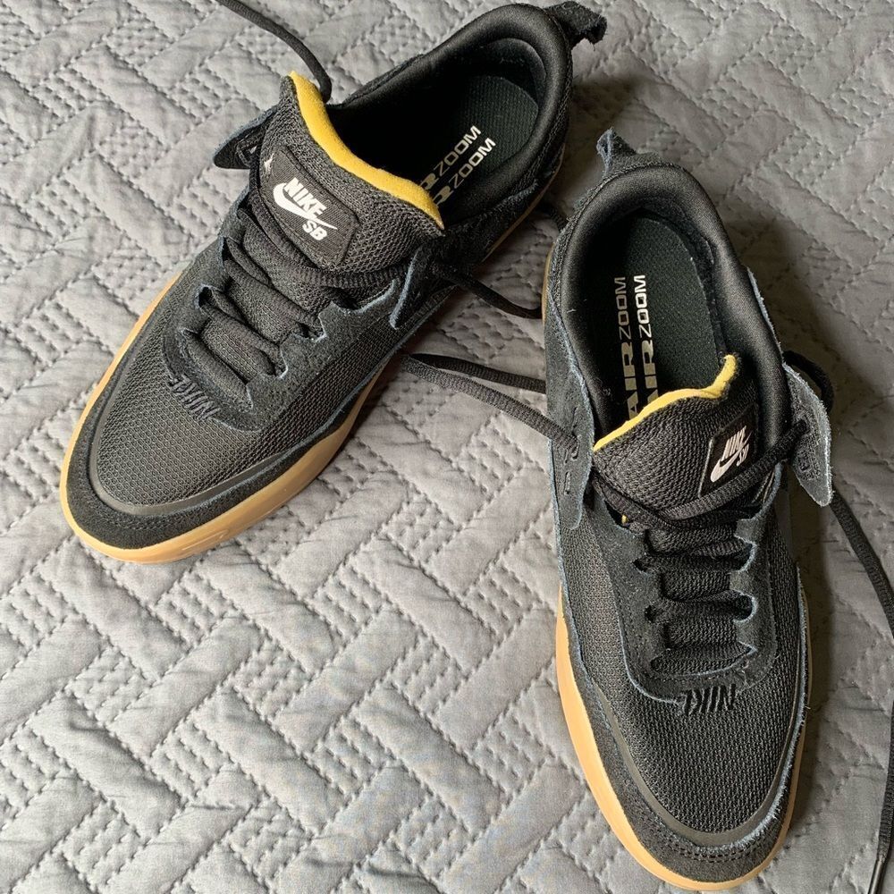 Nike Sb Black And Tan Sneakers